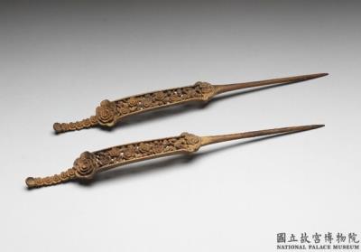 图片[2]-Agarwood earpick-hairpin with carved plum-blossom decoration, Qing dynasty (1644-1911)-China Archive